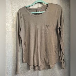 Size L women’s long sleeve shirt